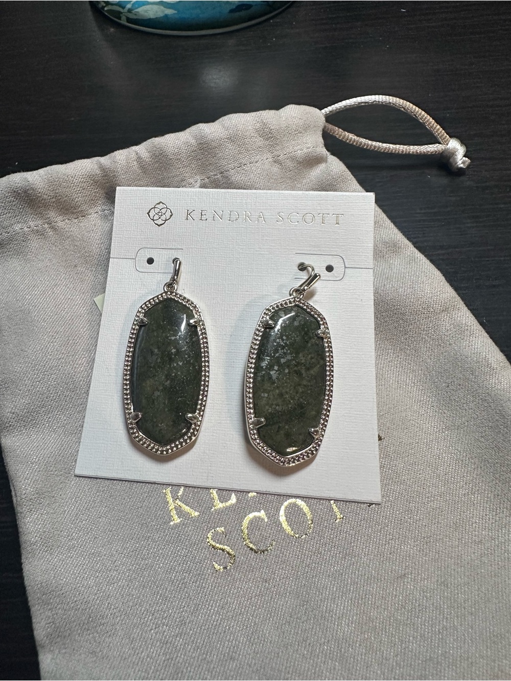 EUC Kendra Scott Olive Epidote Elle Earrings